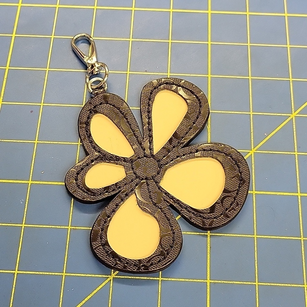 Guess Black & Cream Flower Pleather 4.5" x 3.5" Keyring Purse Charm